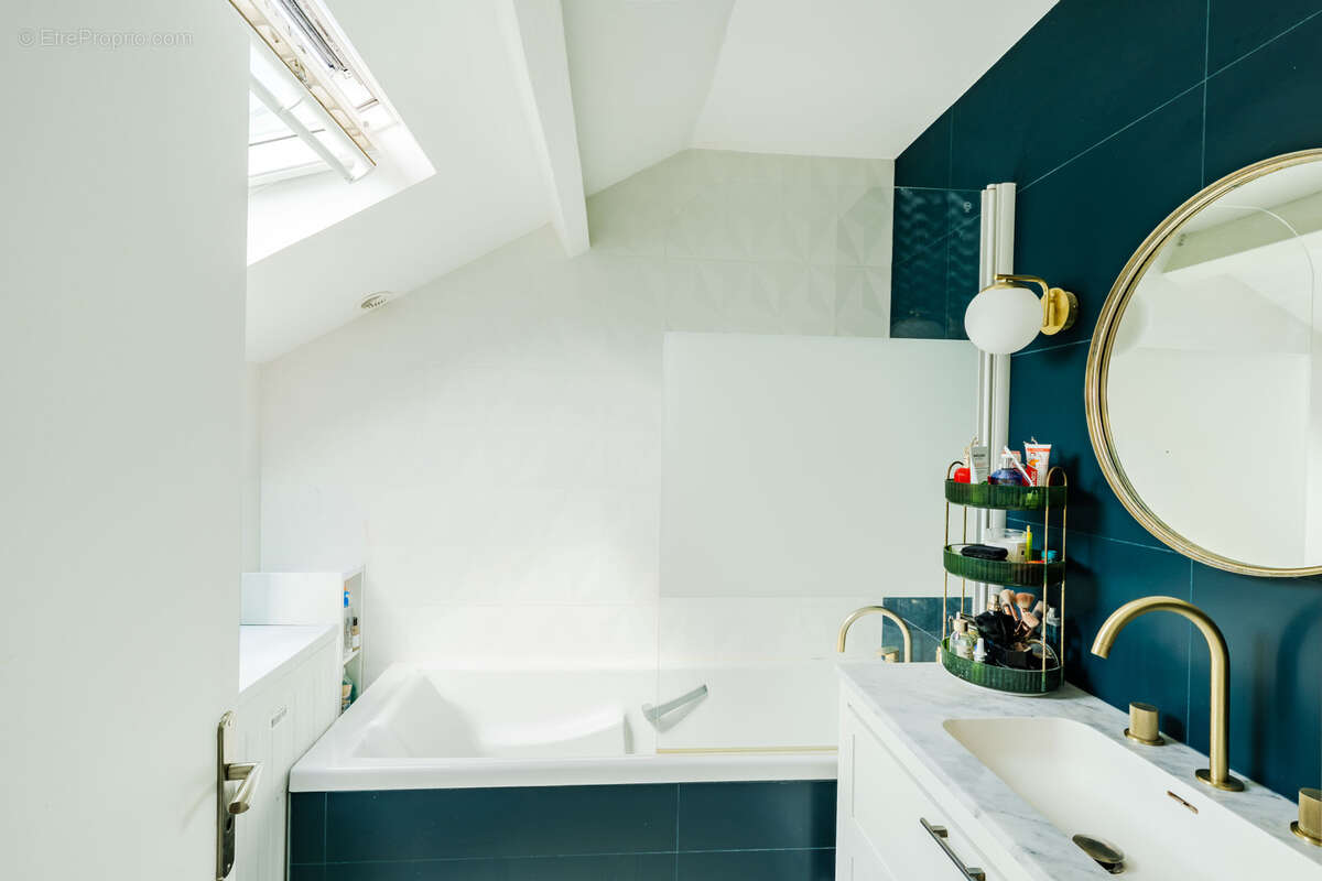 Appartement à LA GARENNE-COLOMBES