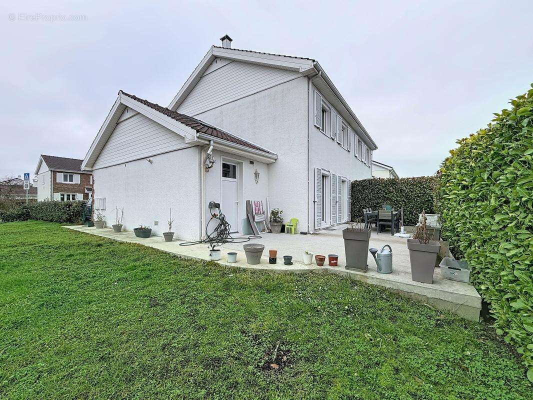 Maison à VOISINS-LE-BRETONNEUX