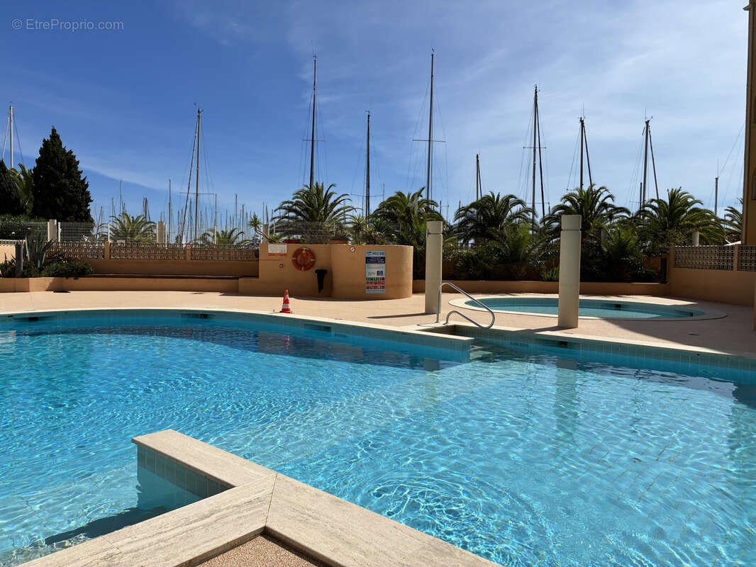 GRUISSAN, RIVE DROITE, Appartement meublé de type studio cabine avec terrasse + place de parking privative - photo 12