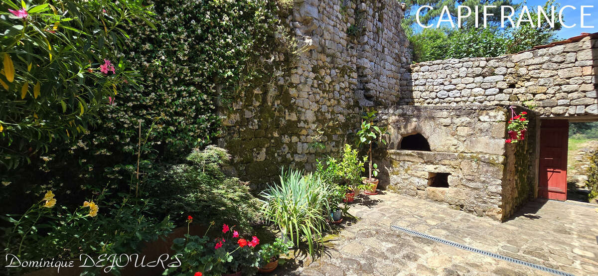 Demeure prestigieuse du XIV siècle au coeur de la belle vallée de l’Eyrieux en Ardèche, , située à 45mn de Valence (Drome) -285m - photo 17