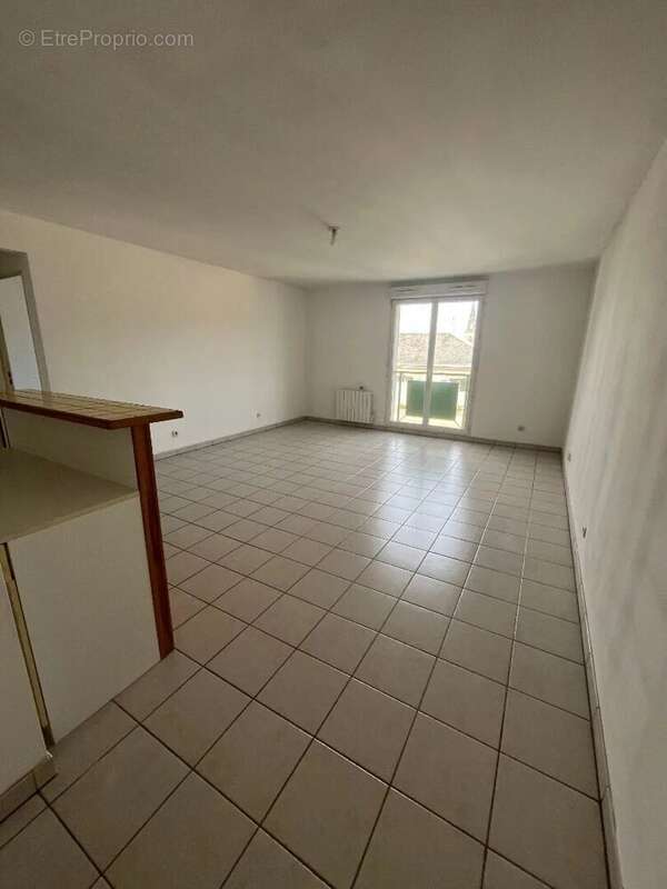 Appartement à MONDONVILLE-SAINT-JEAN