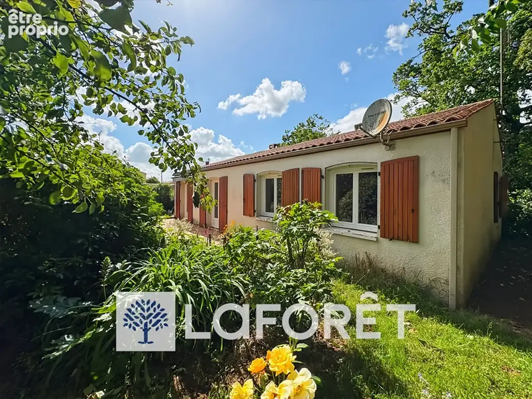 Maison de plain-pied T4 avec jardin et garage à CRAVANS (17260) 4 pièce(s) 88 m2 - Référence 4203 - photo 11