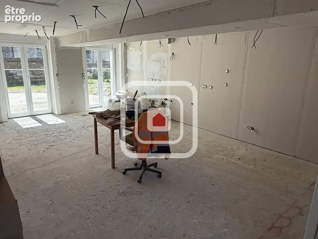 Ensemble immobilier de 278 m² avec jardin, piscine et dépendances - photo 9