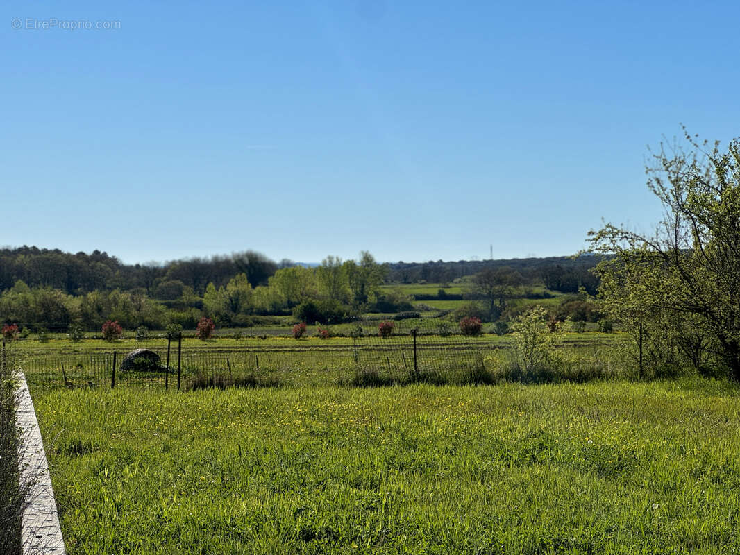 Terrain à UZES
