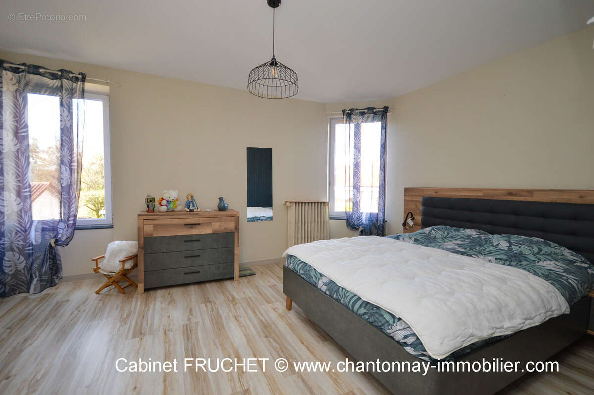 CHANTONNAY - Jolie maison en centre ville - photo 11