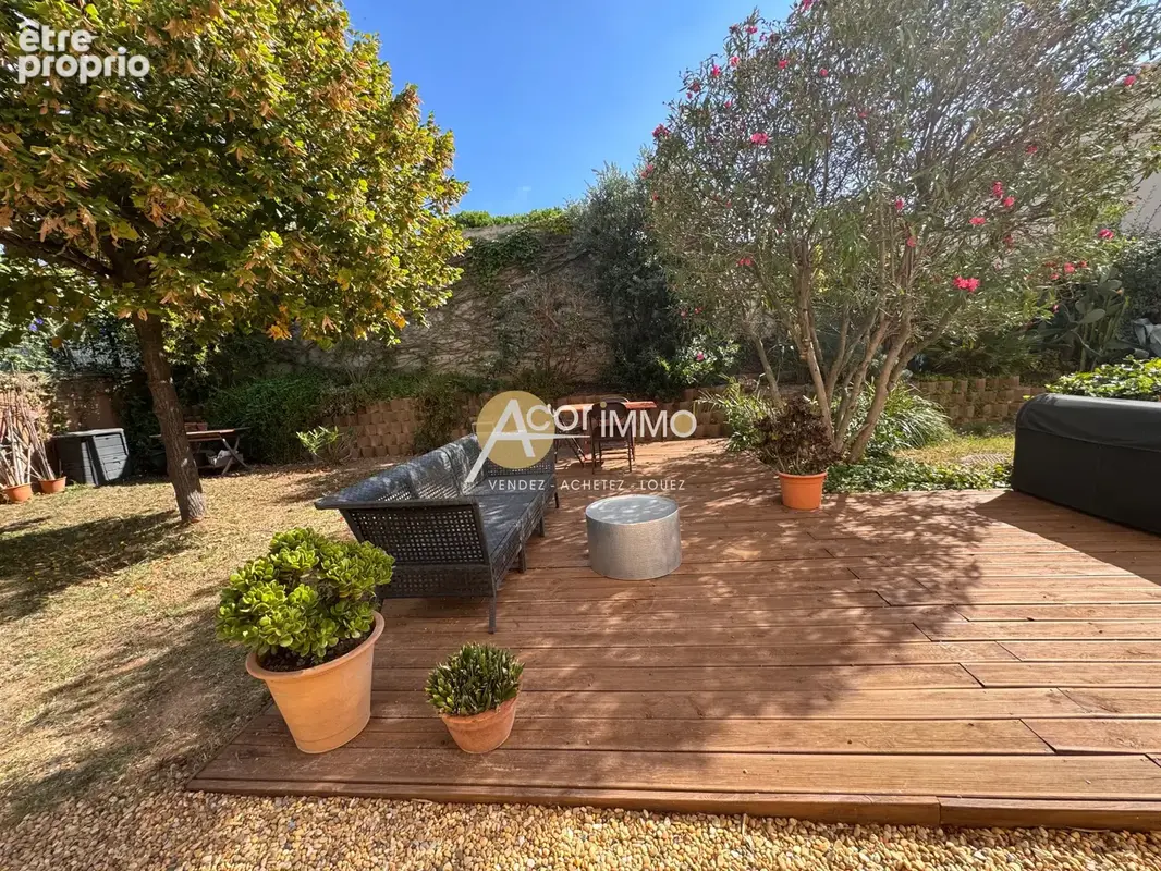 Sanary  proche centre  Appt T3 avec une terrasse de 36 m 2 ainsi que  d' un  magnifique jardin arboré - photo 13