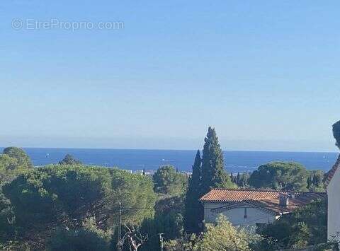 Maison à LA ROQUETTE-SUR-SIAGNE