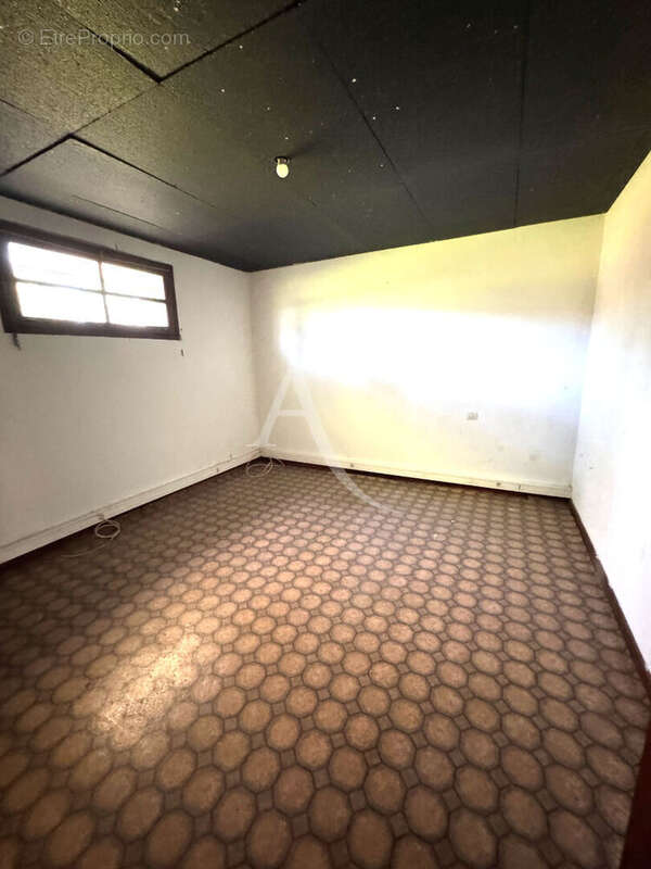 Maison L Isle Jourdain sur presque 3590 m² de terrain - photo 11