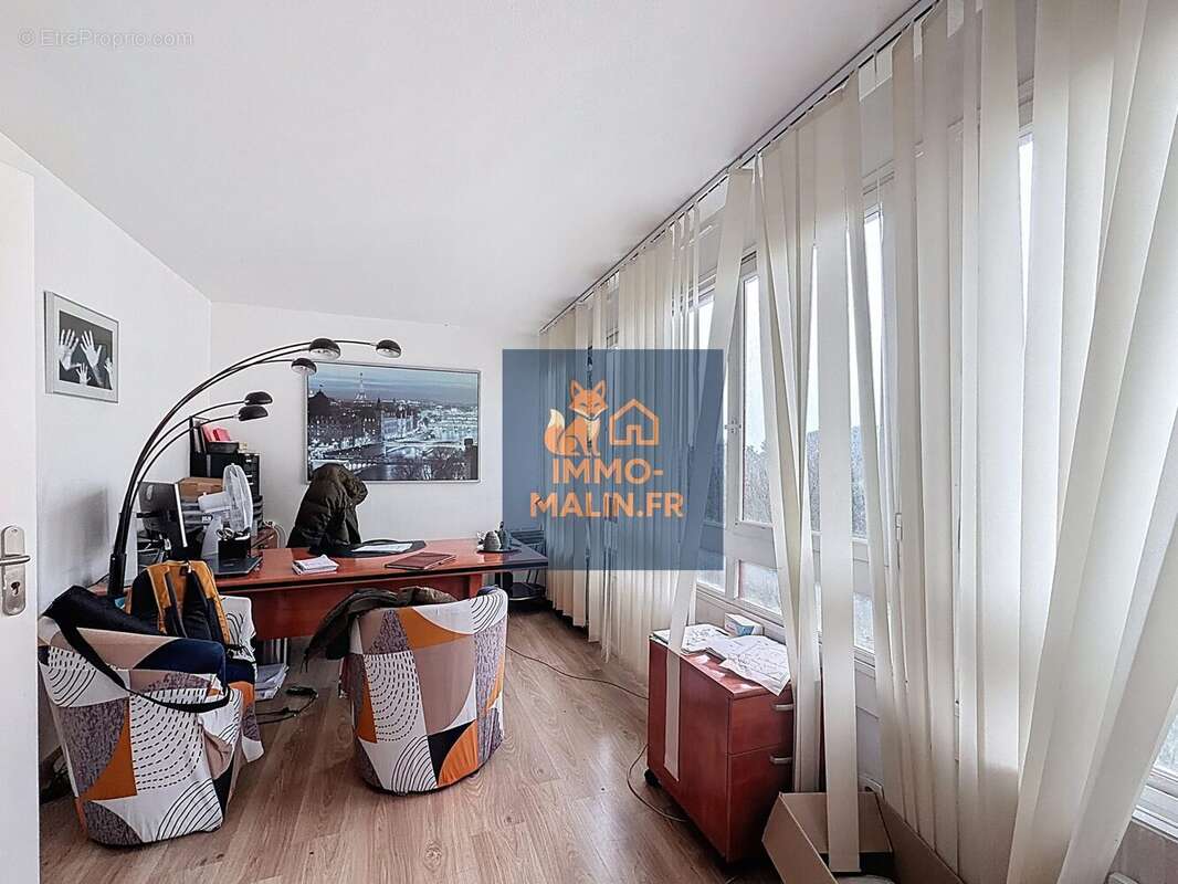 Salon - Appartement à NANTERRE