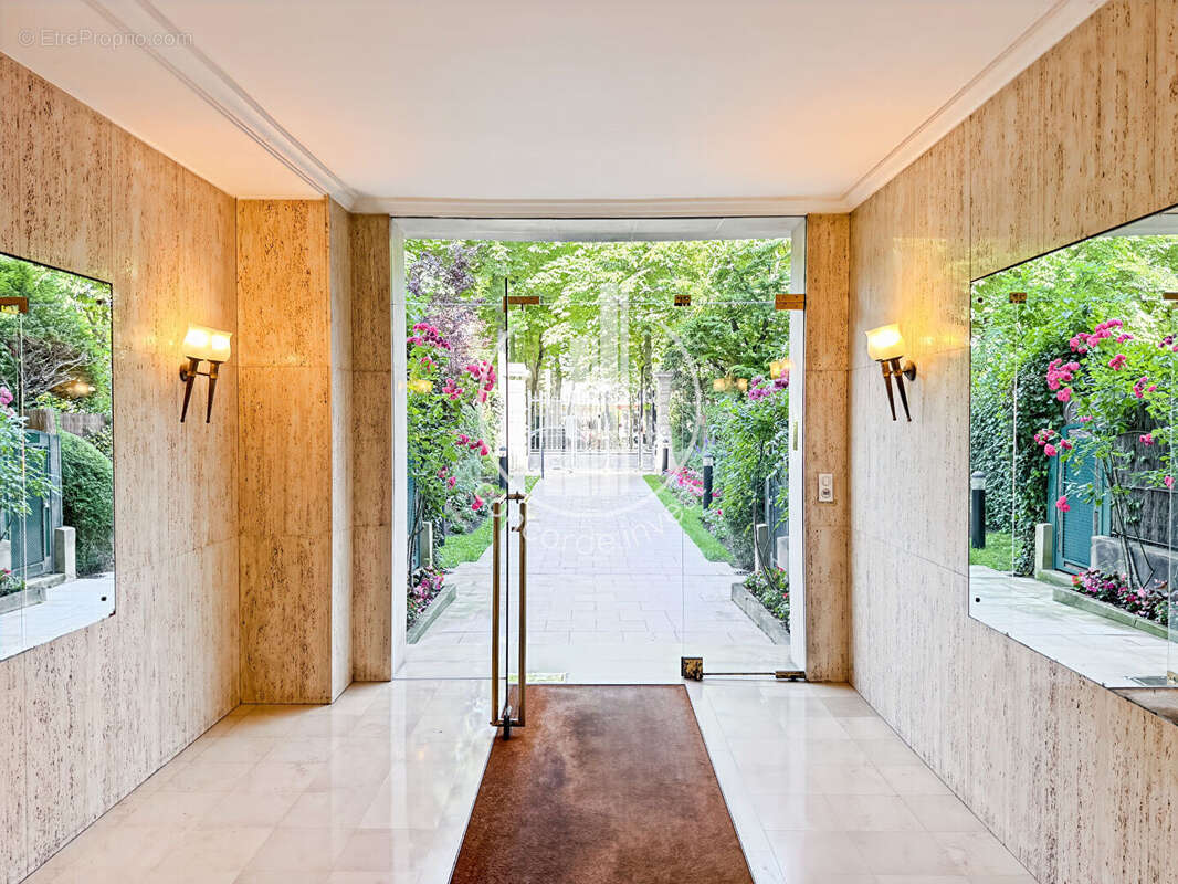 Appartement à NEUILLY-SUR-SEINE