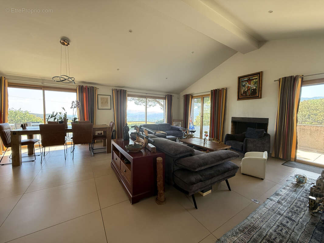 Rare propriete comtemporaine avec vue mer et nature preservee - photo 5