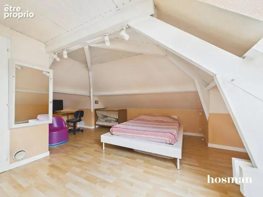 Propriété de 2 maisons (200m² et 73m²) avec piscine et jardin sur une parcelle de 2219m² - Saint-Julien-de-Concelles - photo 9