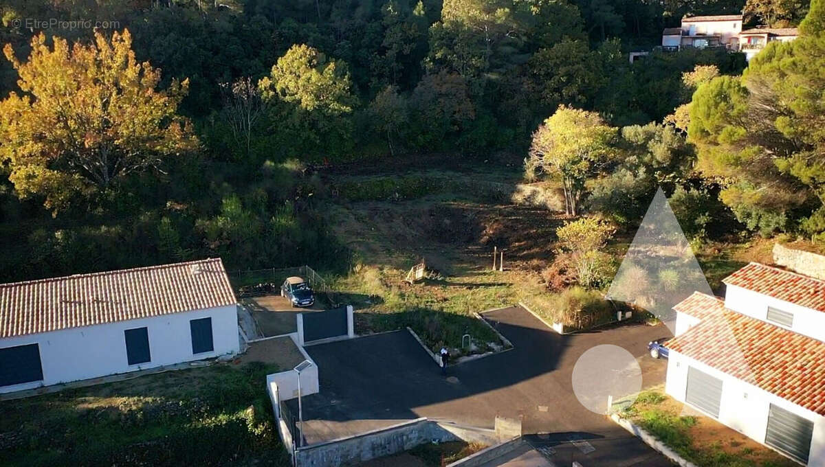 Terrain à DRAGUIGNAN