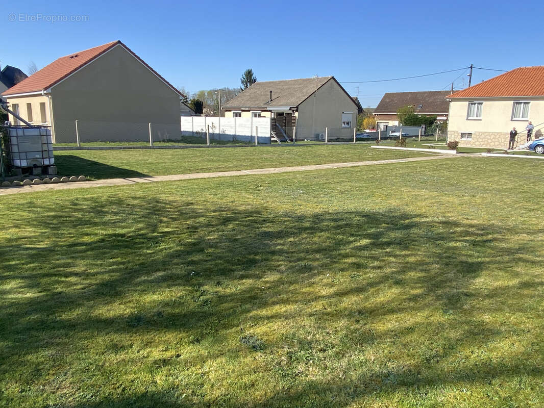 Terrain à LES DAMPS