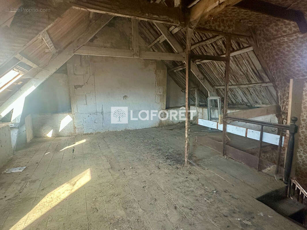 Maison à LA ROCHE-DERRIEN