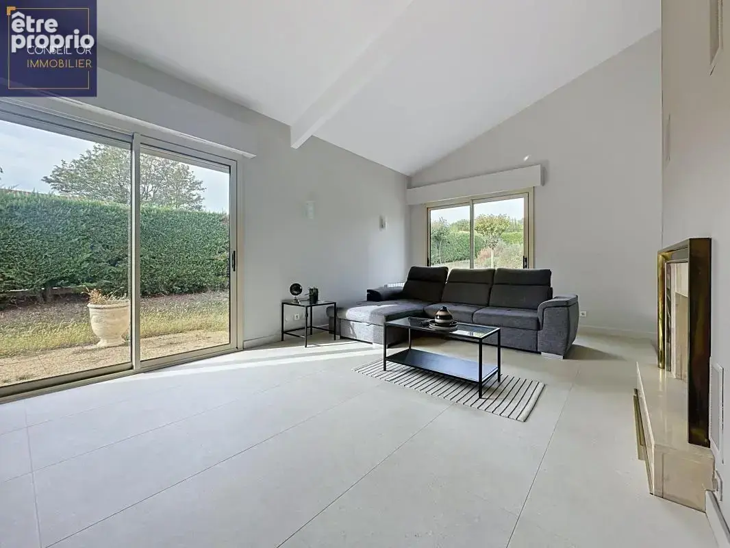 Maison Saint-Genis-Laval La Chapelle aux Paons 5 pièces 125 m² sur terrain paysager 737 m² avec piscine - photo 3