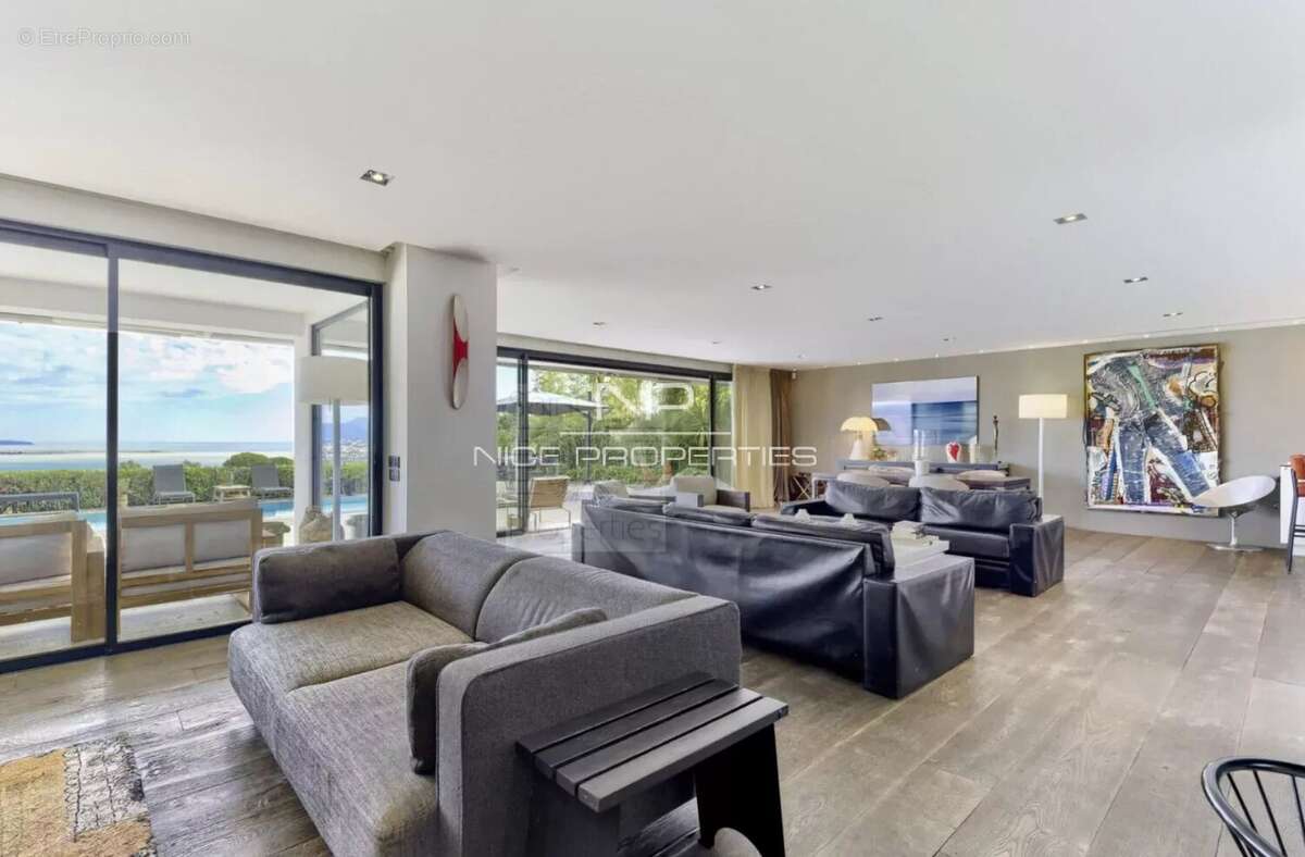 Maison à VILLENEUVE-LOUBET