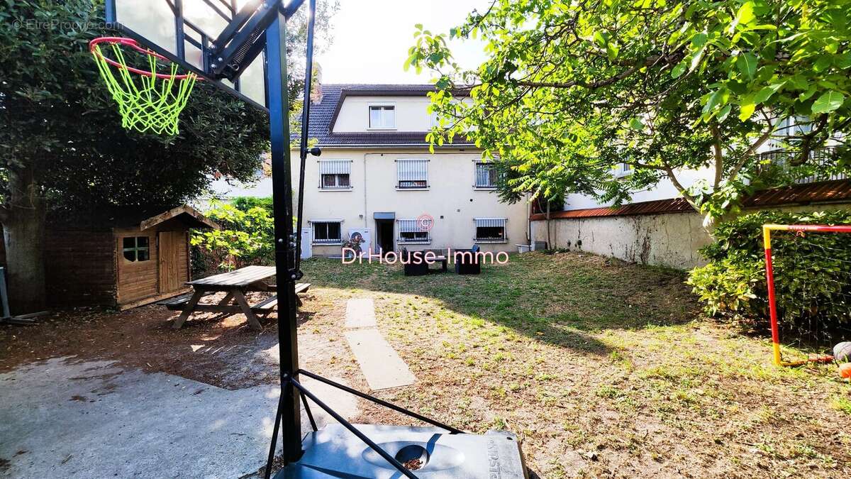 Maison à SAINT-MAUR-DES-FOSSES