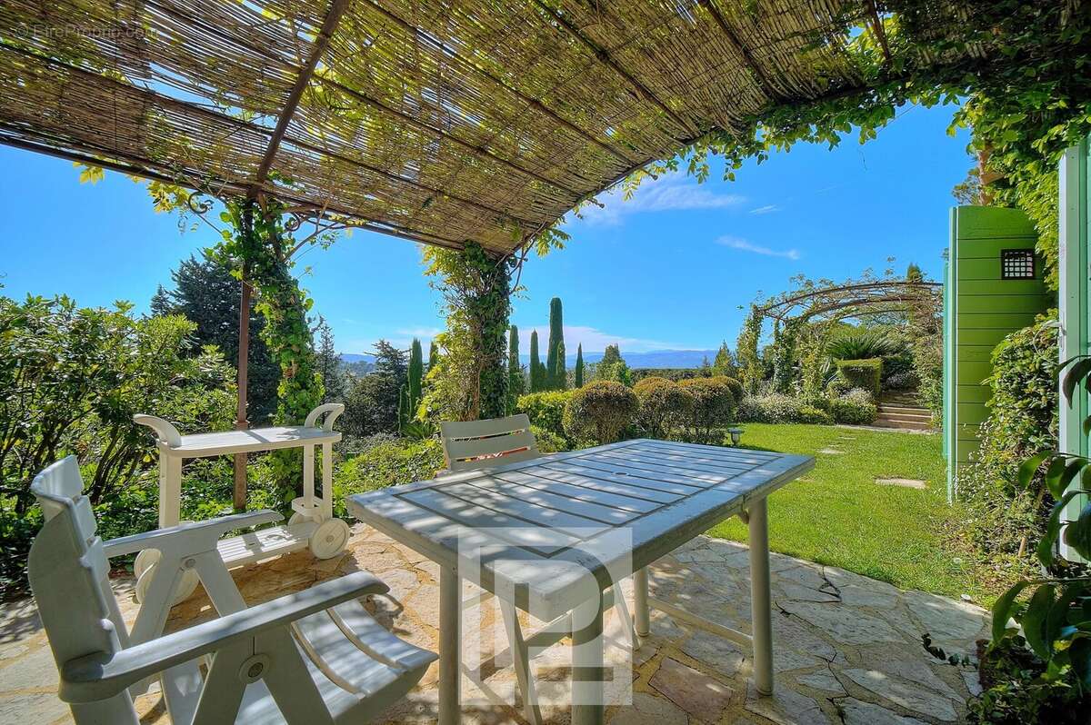Mougins Village - Propriété de charme avec vue panoramique sur la mer jusqu'à l'arrière-pays - photo 24