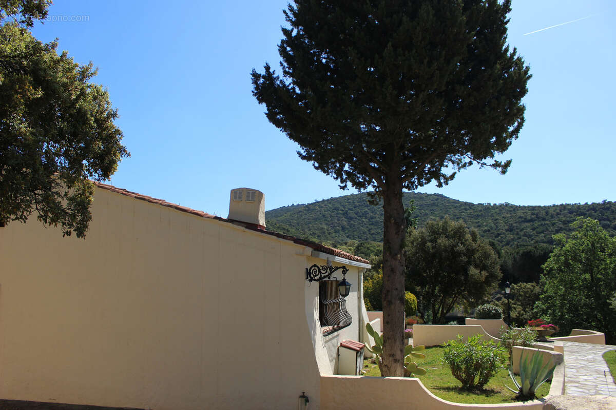 Maison à BORMES-LES-MIMOSAS