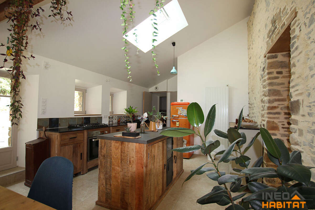 Maison à BOURG-DES-COMPTES