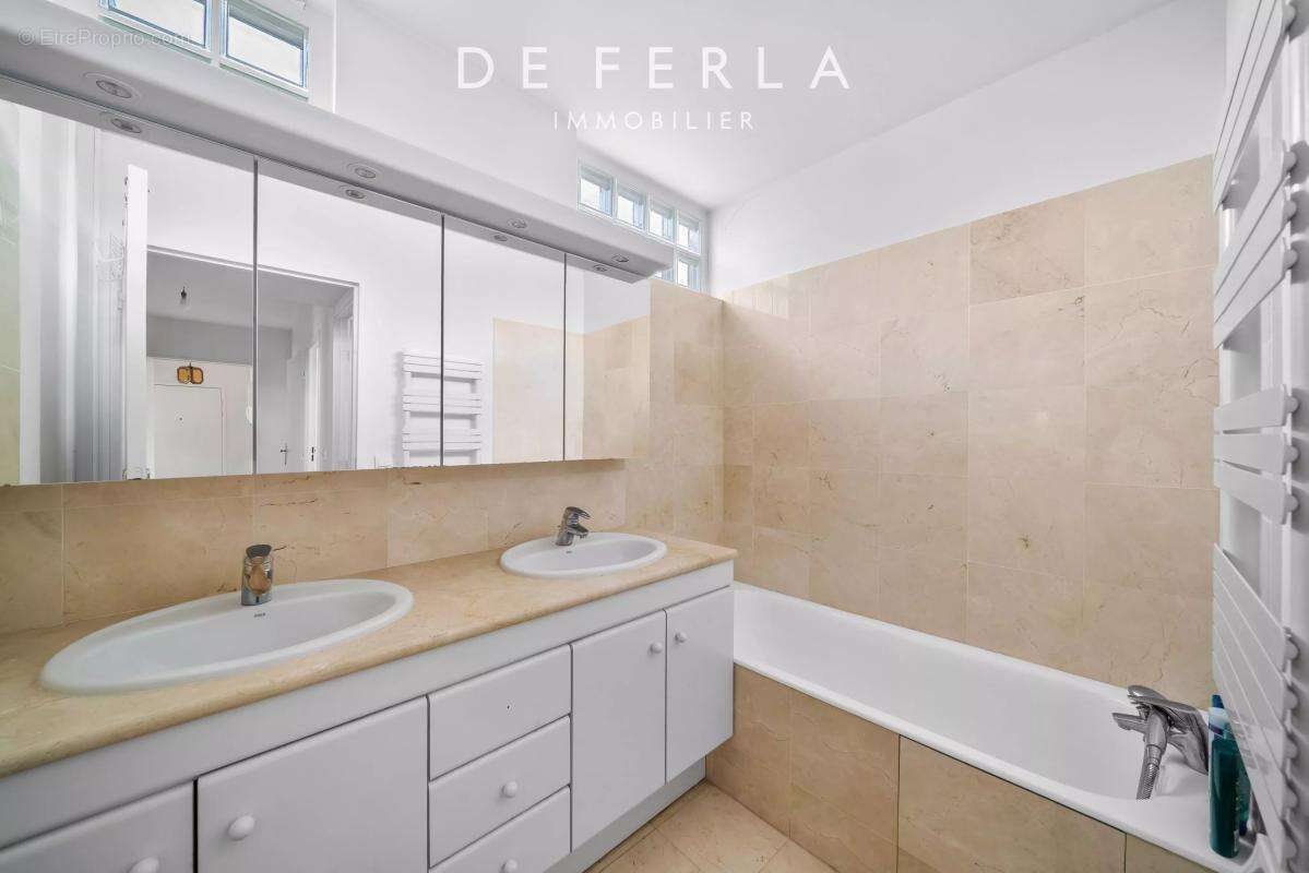 Appartement à PARIS-15E