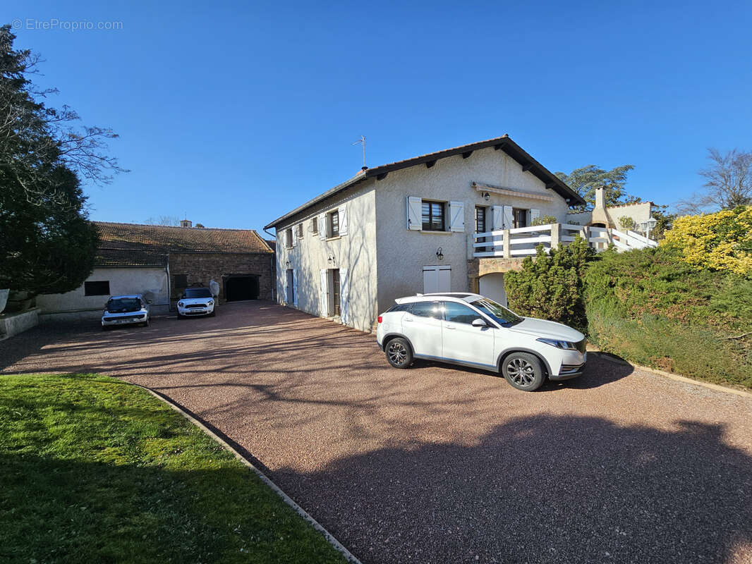 Maison à COMMELLE-VERNAY