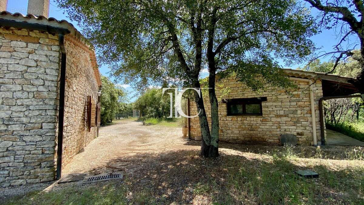 Maison à BARJAC