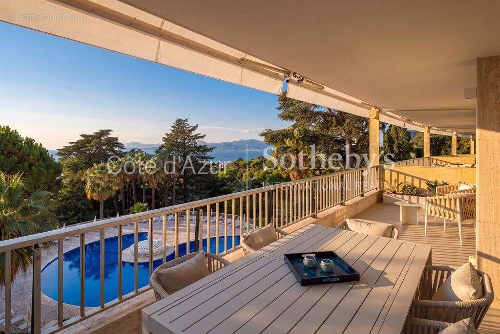 Cannes La Californie : Appartement rénové 122 m² avec vue mer et terrasse - photo 6