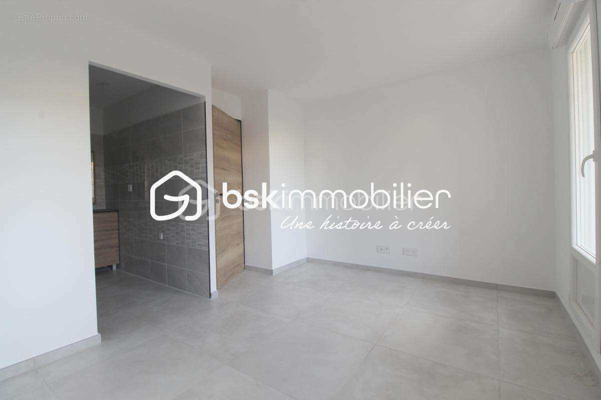 Appartement à LA CRAU