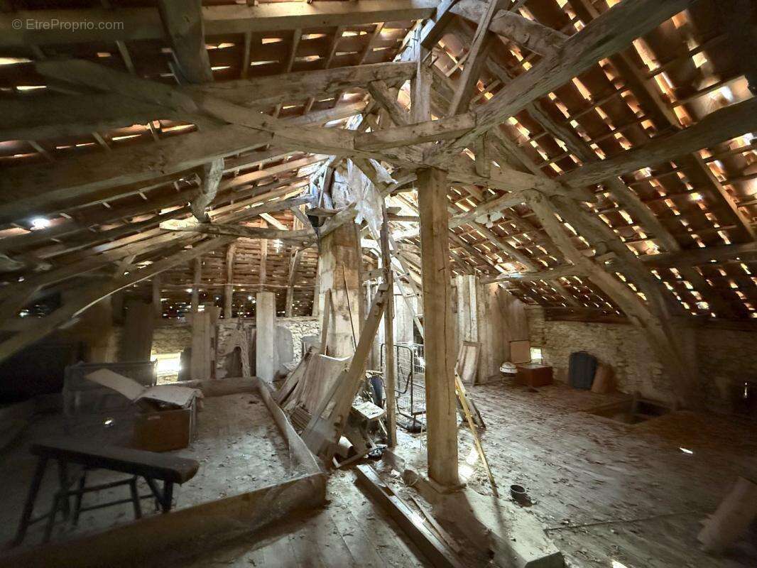 Maison à LA CHAPELLE-GRESIGNAC