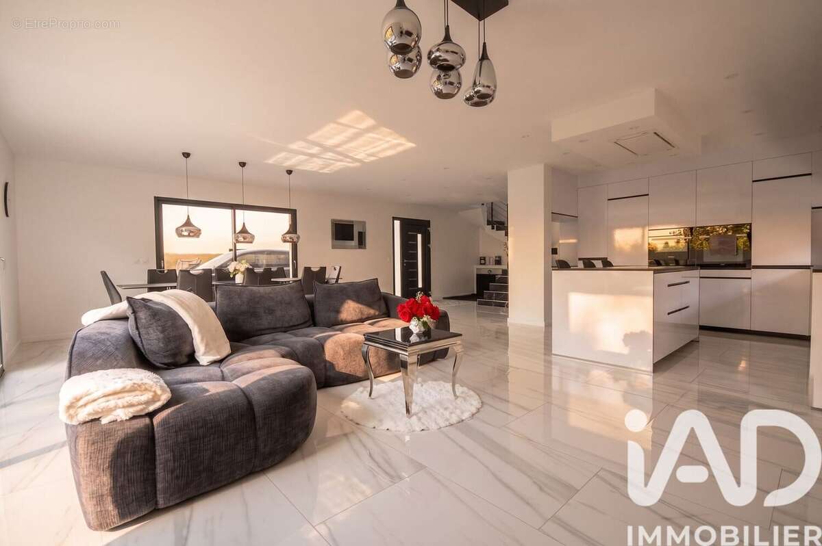Photo 3 - Maison à VERSONNEX