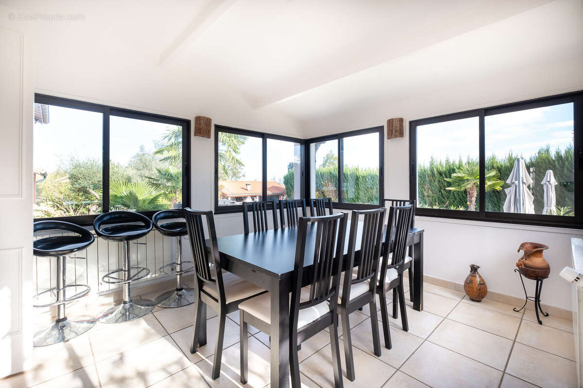 Maison à LA TOUR-DE-SALVAGNY