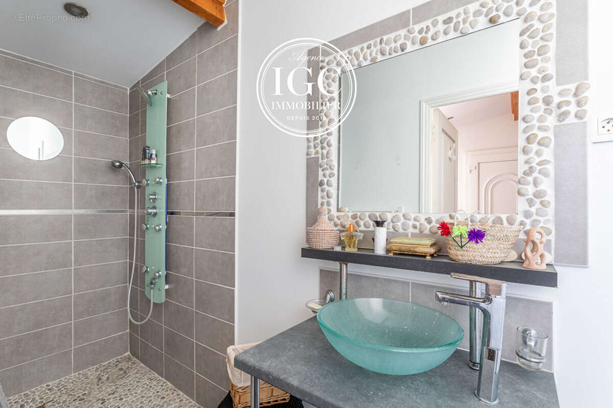 MAISON T3 + DEPENDANCE T1 - 126 m² sur parcelle de 311m² -- MARIGNANE - photo 12