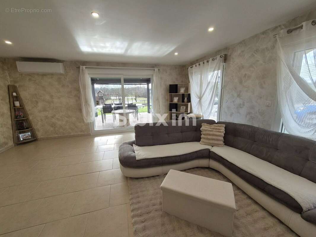 Maison à LE DESCHAUX