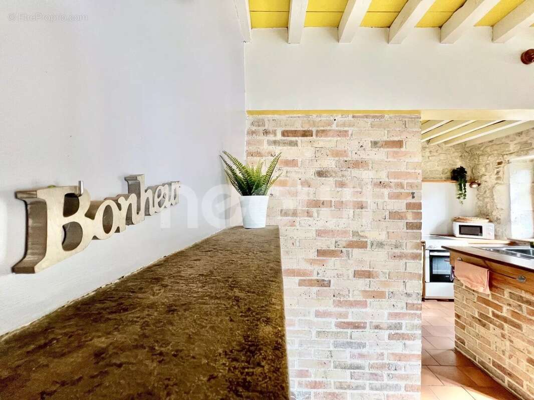 Maison à SAINT-CLEMENT-DE-REGNAT