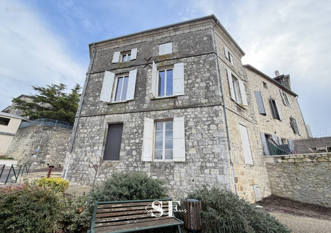 Rive gauche, immeuble de caractere appartement et local commercial - photo 2