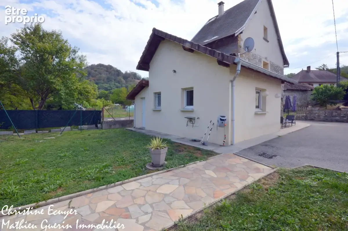 Maison 88 m² à Saint-Genix-Sur-Guiers  - photo 2