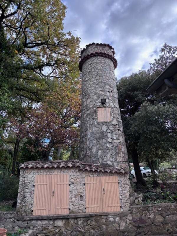 Maison à LA ROQUEBRUSSANNE