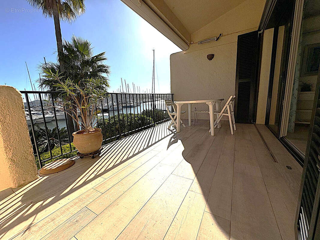 Appartement à COGOLIN