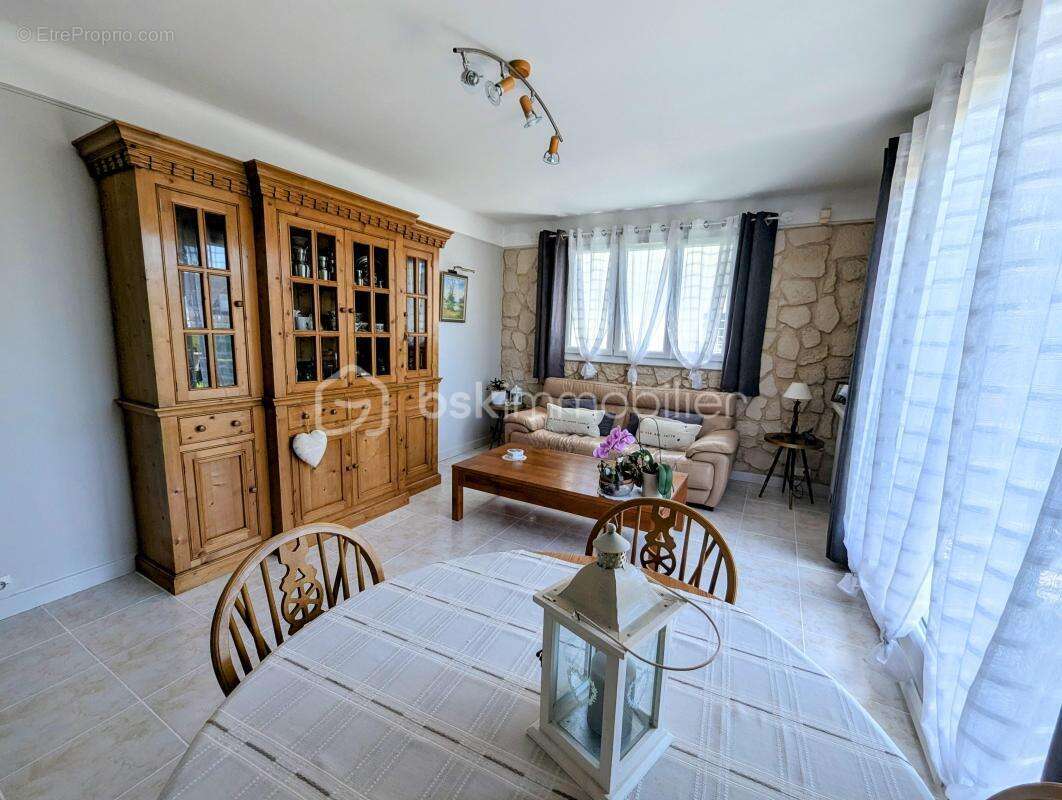 Maison à OZOIR-LA-FERRIERE
