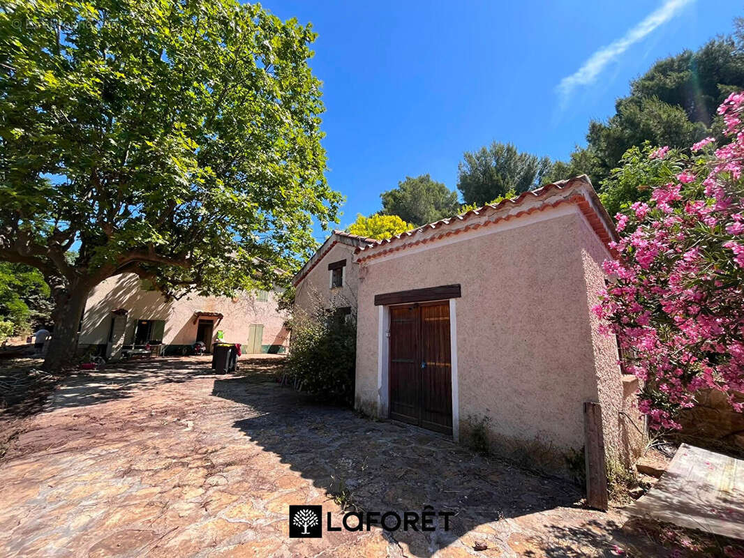 Maison à LE CASTELLET