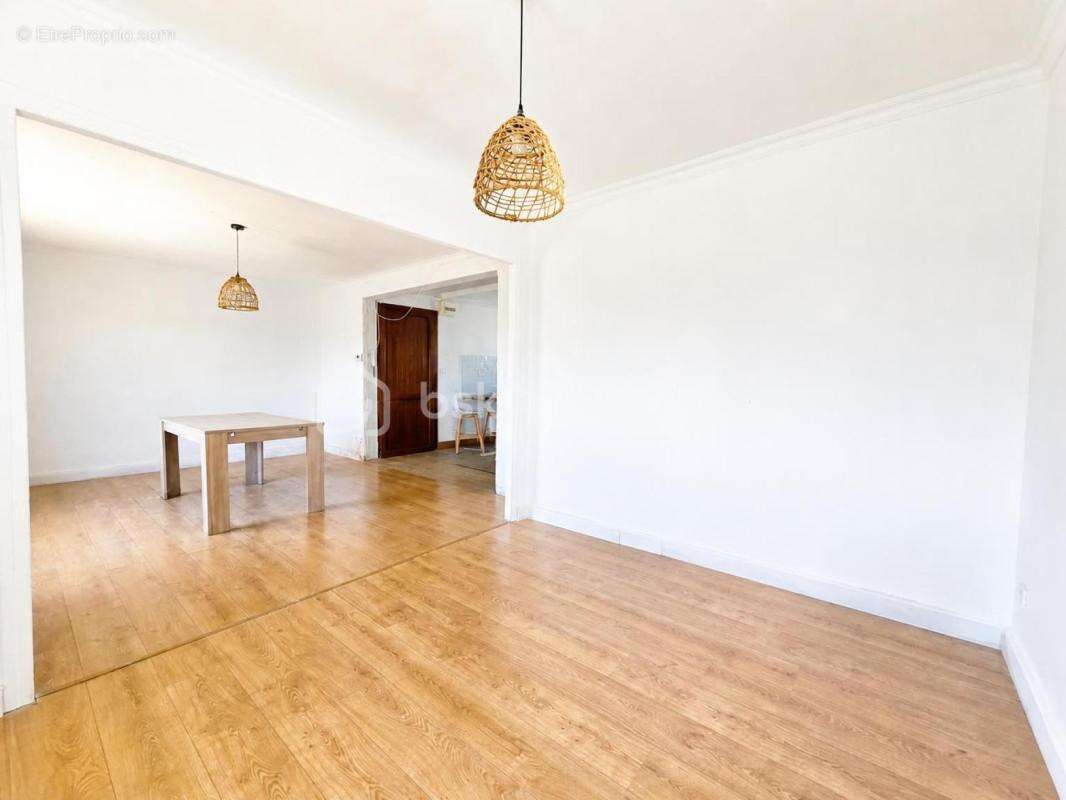 Appartement t4 avec balcon – 77,63 m² – ganges – proche toutes commodités - photo 5