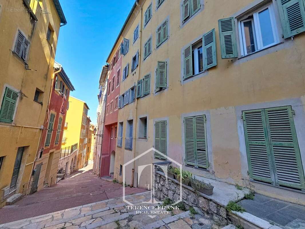 VIEUX-NICE – Au cœur du quartier historique, magnifique 3 pièces avec terrasse – Vendu meublé - photo 9