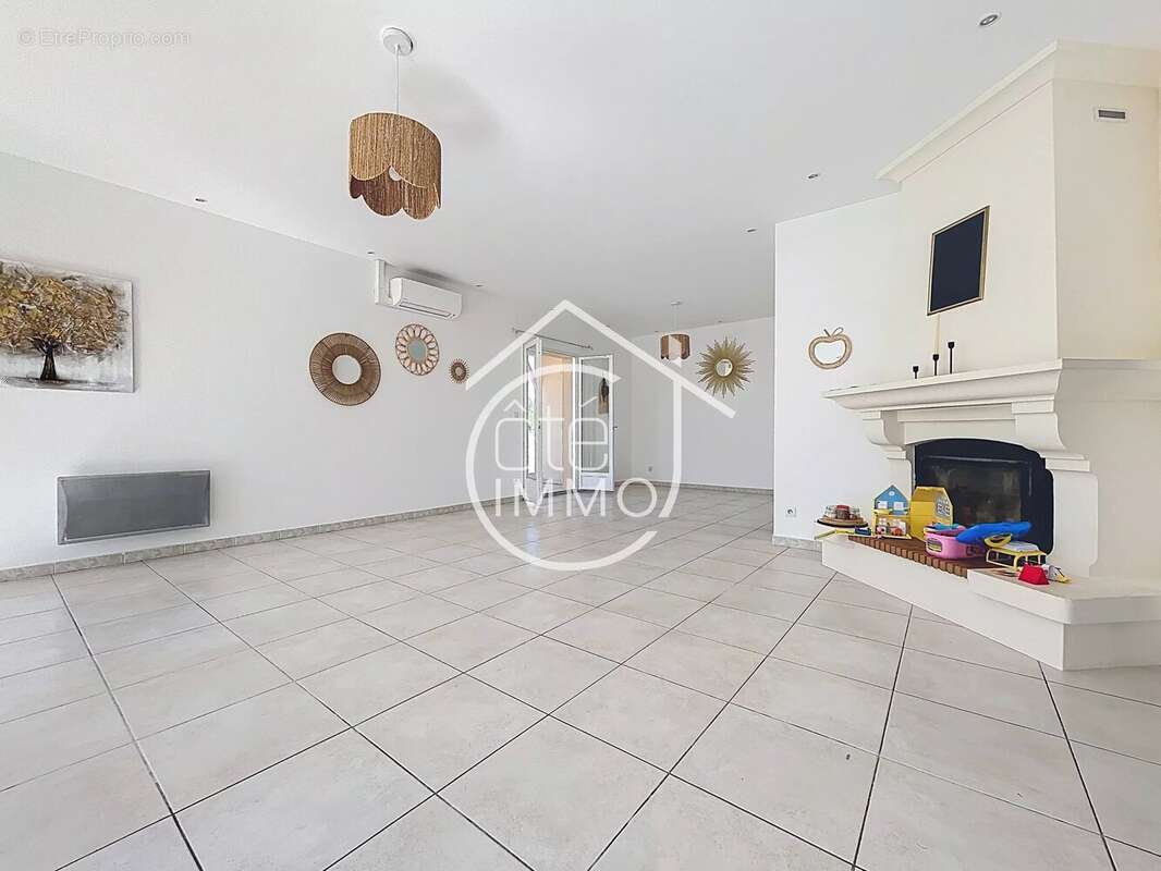 Maison à LAMOTHE-MONTRAVEL