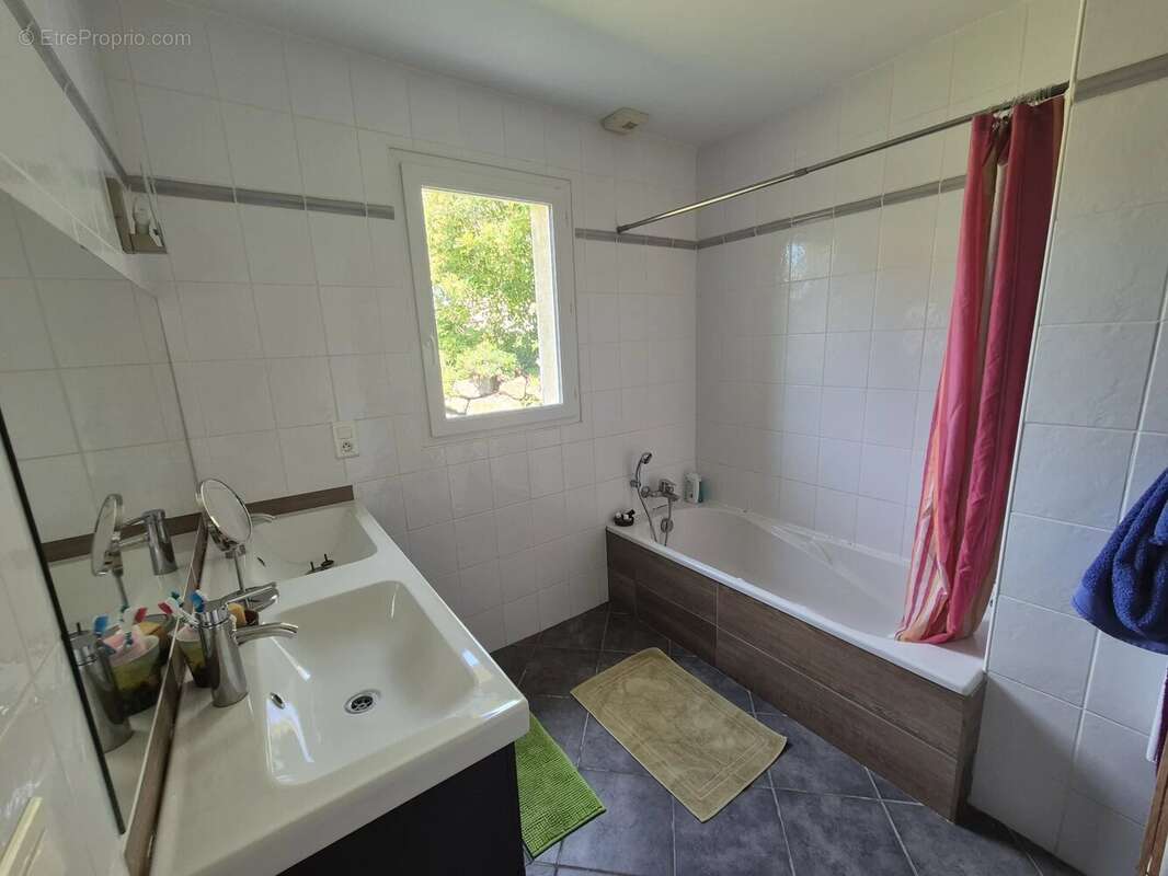 Maison de plain pied de 160m² - photo 10
