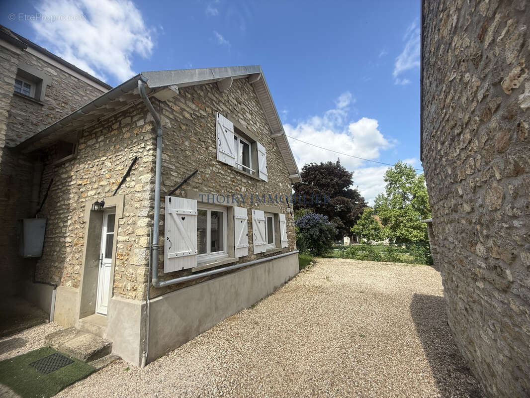 Maison à THOIRY