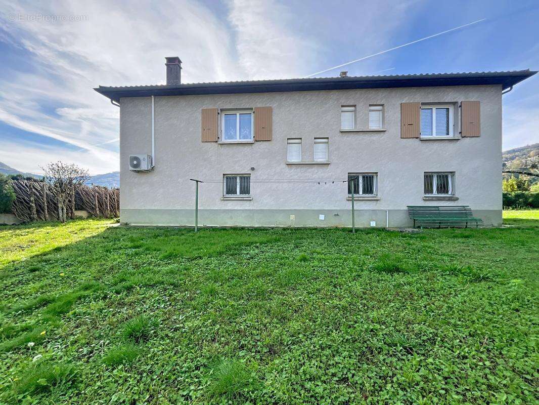 Maison à SAINT-JEAN-DE-MUZOLS