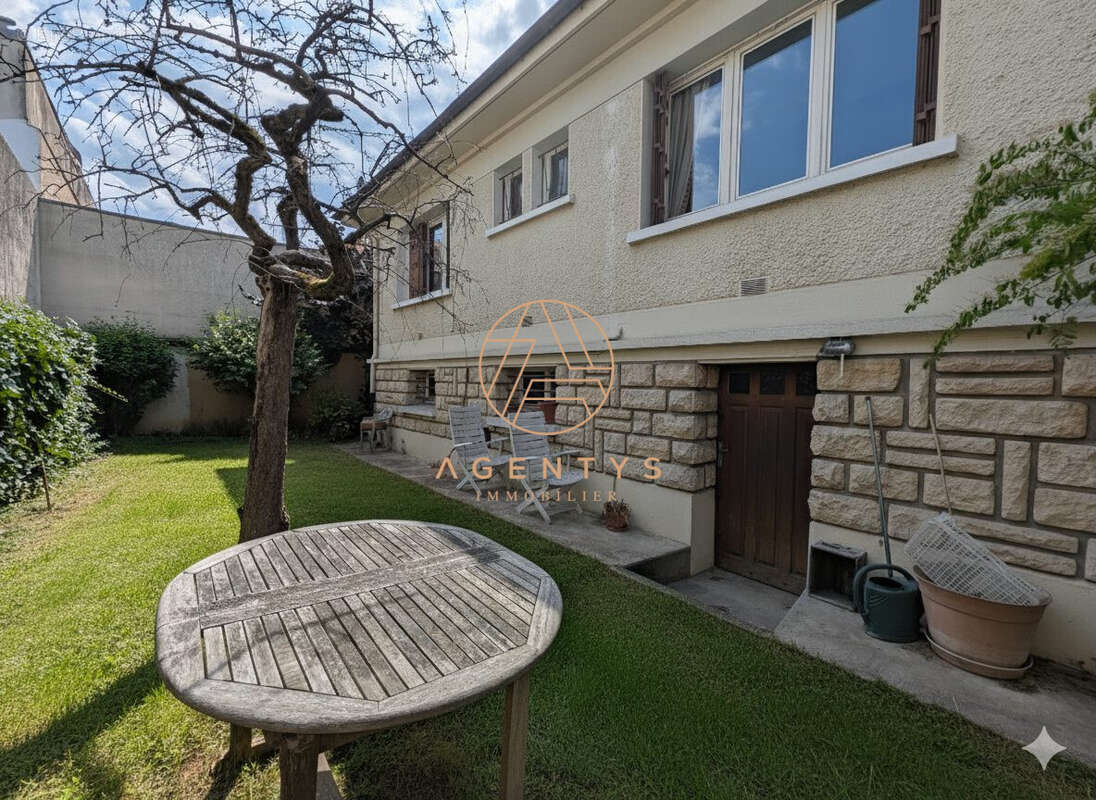 Maison à SAINT-MAUR-DES-FOSSES