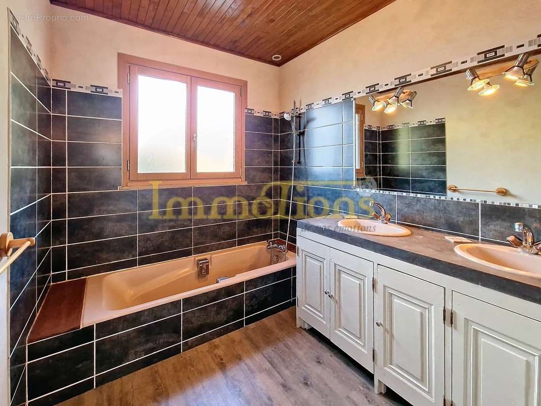 Maison à SAINT-PIERRE-DE-CHERENNES